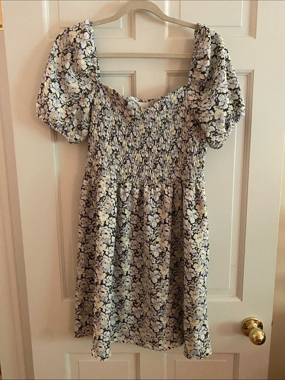 H&M Black and White Floral Smocked Puff-Sleeve Dress